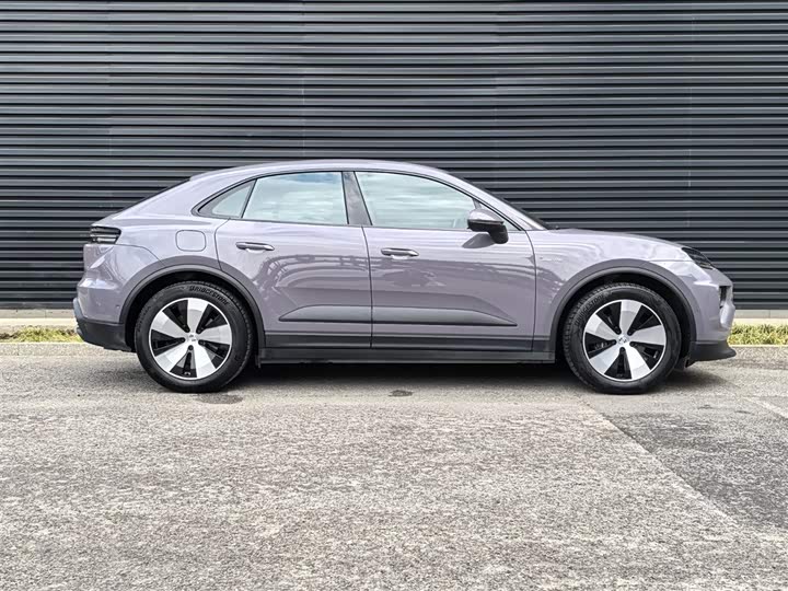 Фото 6 - Porsche Macan EV