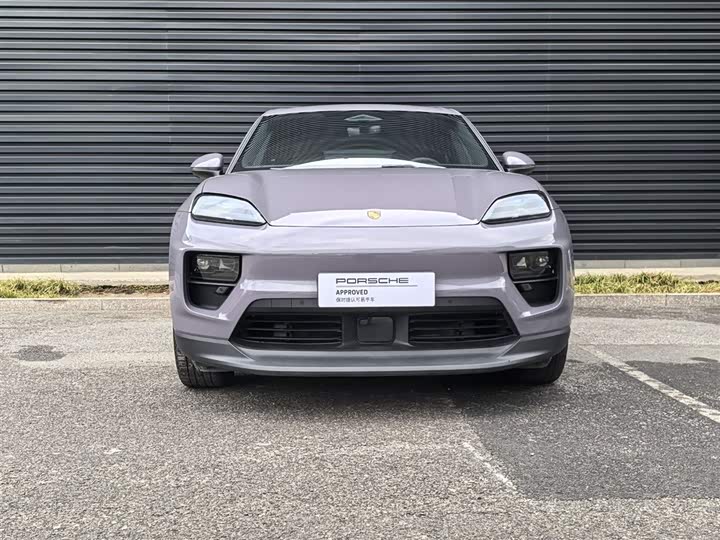 Фото 8 - Porsche Macan EV