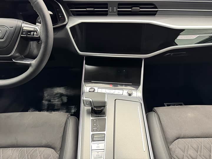 Фото 7 - Audi A7L