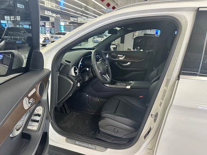 Zdjęcie 4 - Mercedes-Benz GLC-Class