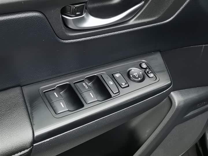 Фото 9 - Honda CR-V