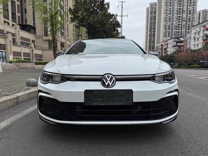 Фото 1 - Volkswagen Golf