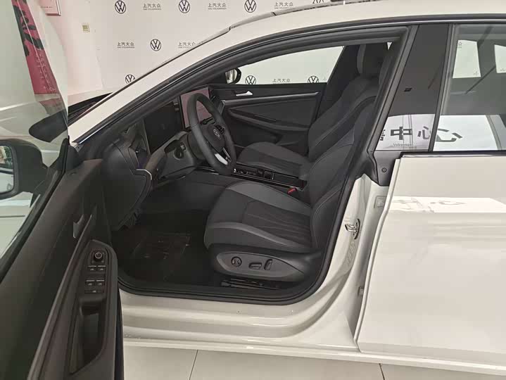 Volkswagen Lamando L 2026 2026款 凌渡L GTS 380TSI 凌风百万纪念版
