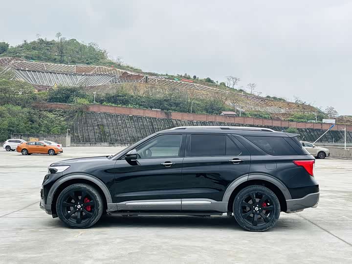 Фото 4 - Ford Explorer