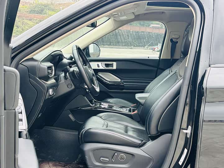 Фото 8 - Ford Explorer