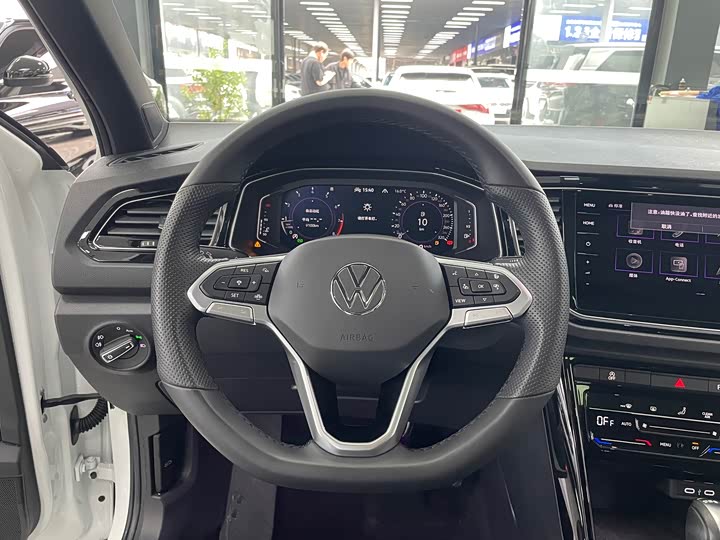Фото 9 - Volkswagen T-Roc