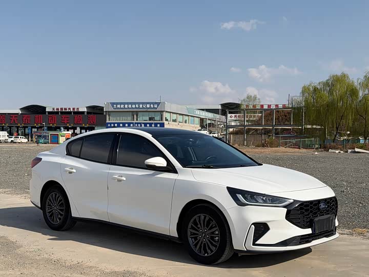 Ford Focus 2022 2022款 三厢 EcoBoost 180 自动竞速版