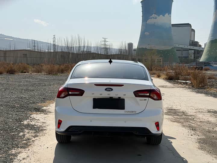 Ford Focus 2022 2022款 三厢 EcoBoost 180 自动竞速版
