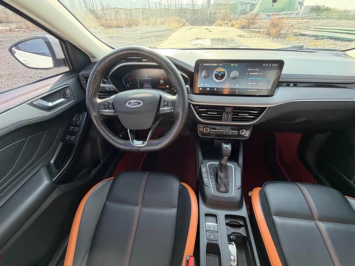 Ford Focus 2022 2022款 三厢 EcoBoost 180 自动竞速版