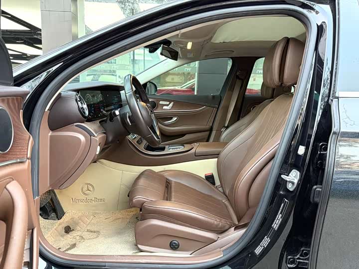 Zdjęcie 6 - Mercedes-Benz E-Class Hybrid