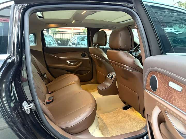 Zdjęcie 8 - Mercedes-Benz E-Class Hybrid