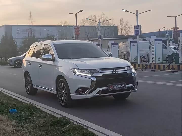Mitsubishi Outlander 2021 2021款 2.0L 两驱畅享版 7座