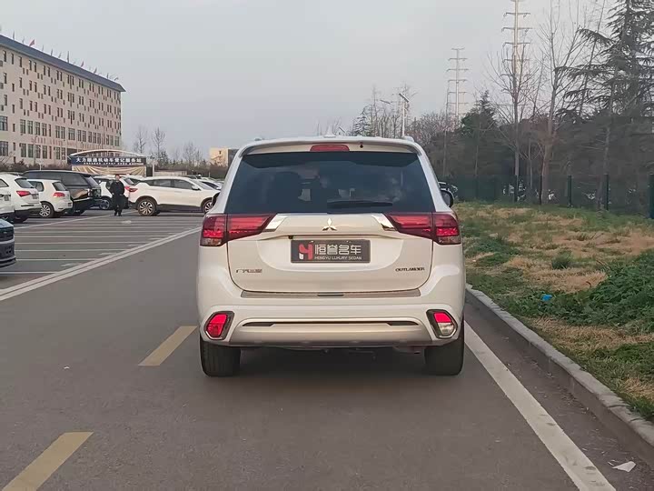 Mitsubishi Outlander 2021 2021款 2.0L 两驱畅享版 7座
