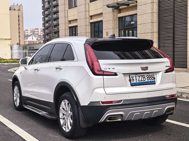 Фото 6 - Cadillac XT4