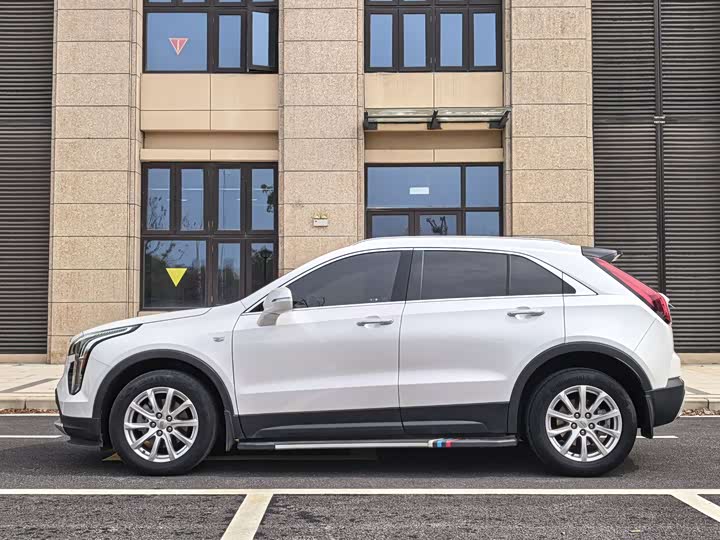 Фото 8 - Cadillac XT4