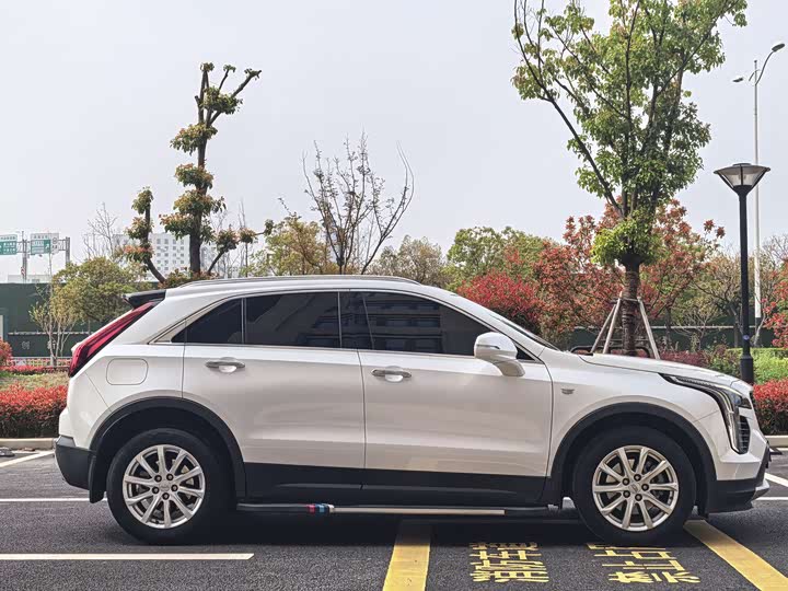 Фото 9 - Cadillac XT4