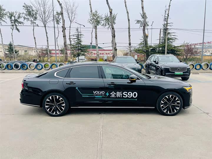 Volvo S90 Hybrid 2026 2026款 插电式混动 四驱长续航智雅豪华版