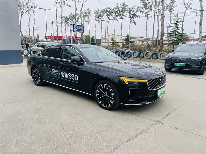Volvo S90 Hybrid 2026 2026款 插电式混动 四驱长续航智雅豪华版