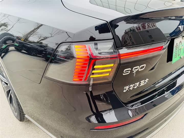 Volvo S90 Hybrid 2026 2026款 插电式混动 四驱长续航智雅豪华版