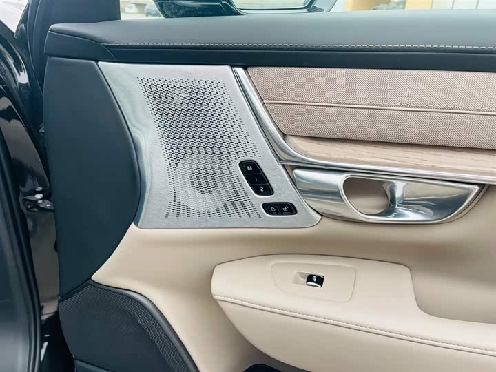 Volvo S90 Hybrid 2026 2026款 插电式混动 四驱长续航智雅豪华版