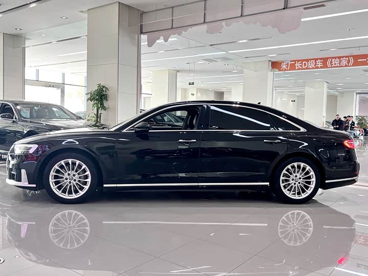 Zdjęcie 3 - Audi A8