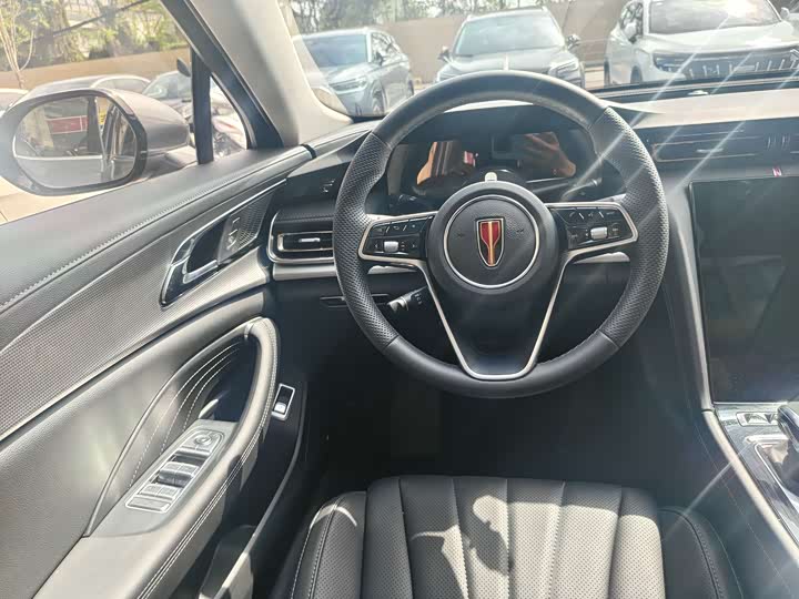 Photo 6 - Hongqi H5
