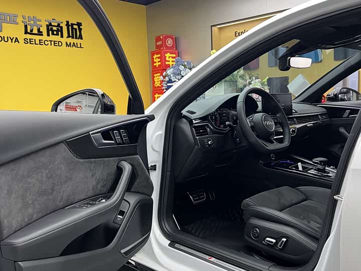 Photo 4 - Audi A4L