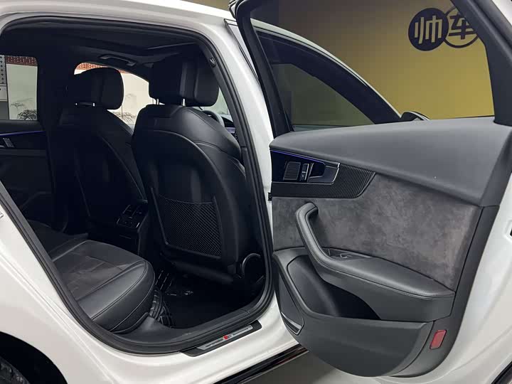 Photo 6 - Audi A4L