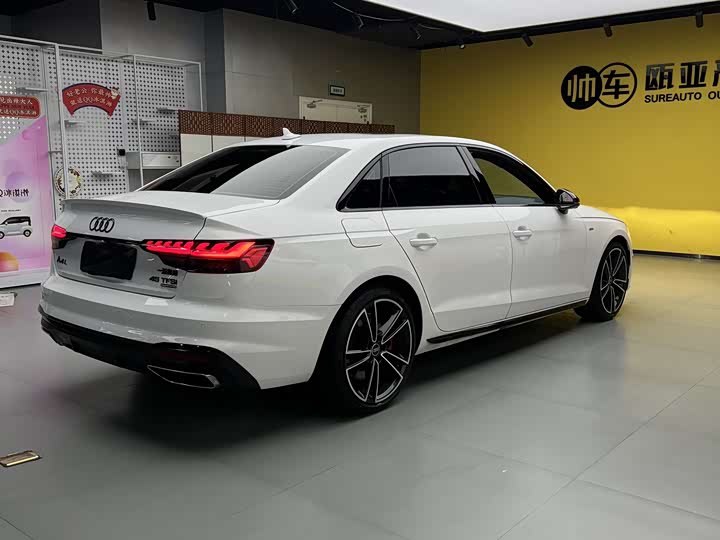 Photo 9 - Audi A4L