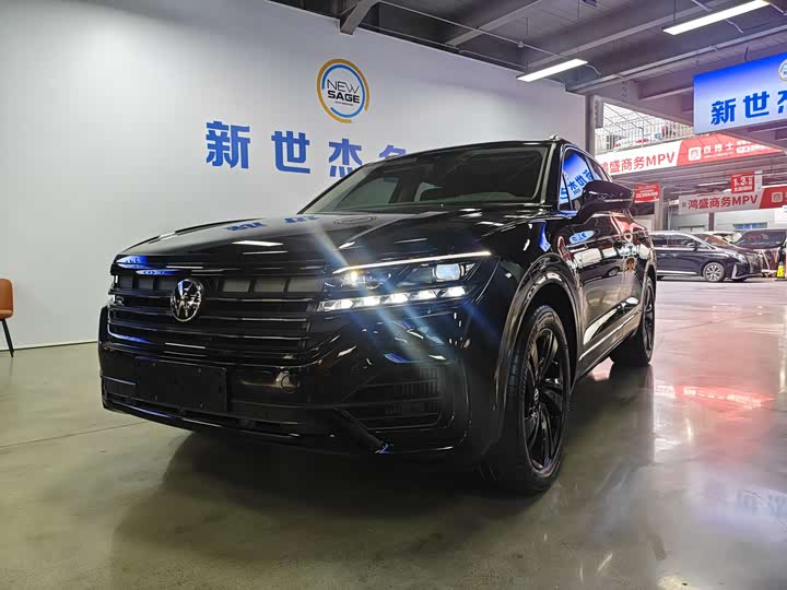 Фото 1 - Volkswagen Touareg