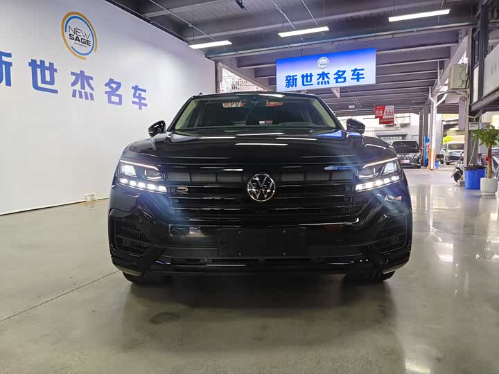 Фото 2 - Volkswagen Touareg