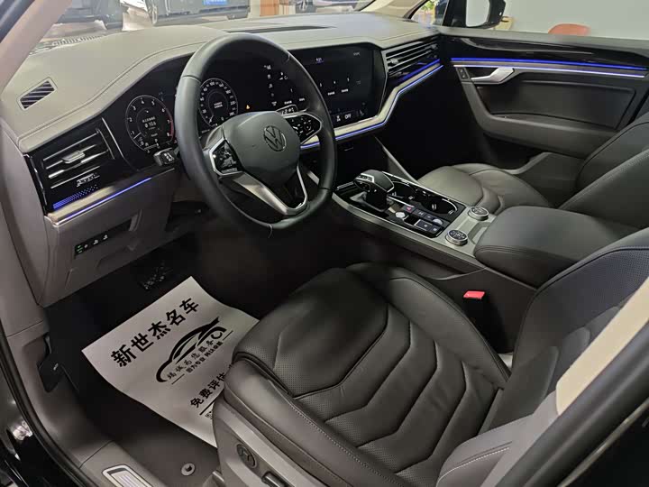 Фото 4 - Volkswagen Touareg