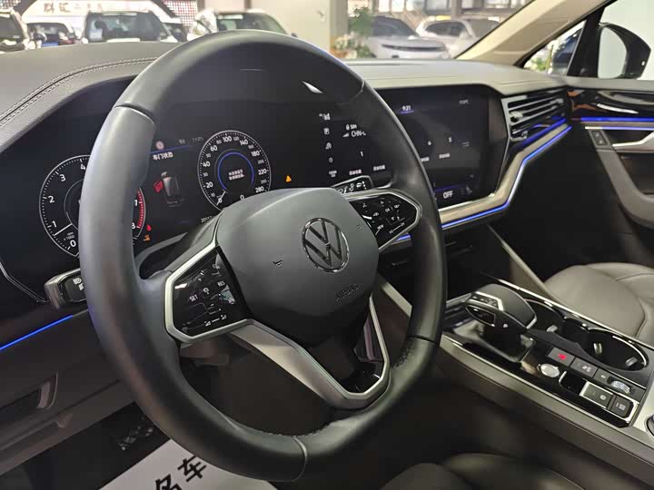 Фото 7 - Volkswagen Touareg