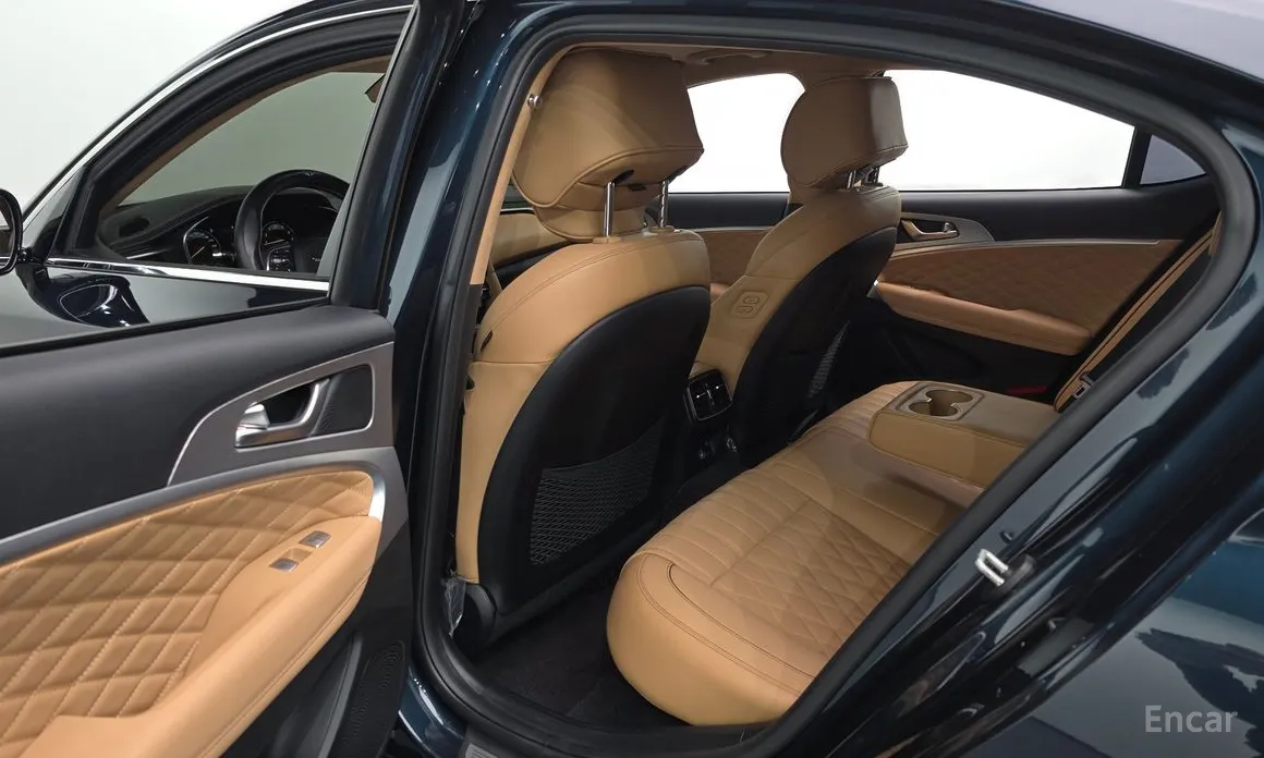 Photo 11 - Genesis G70