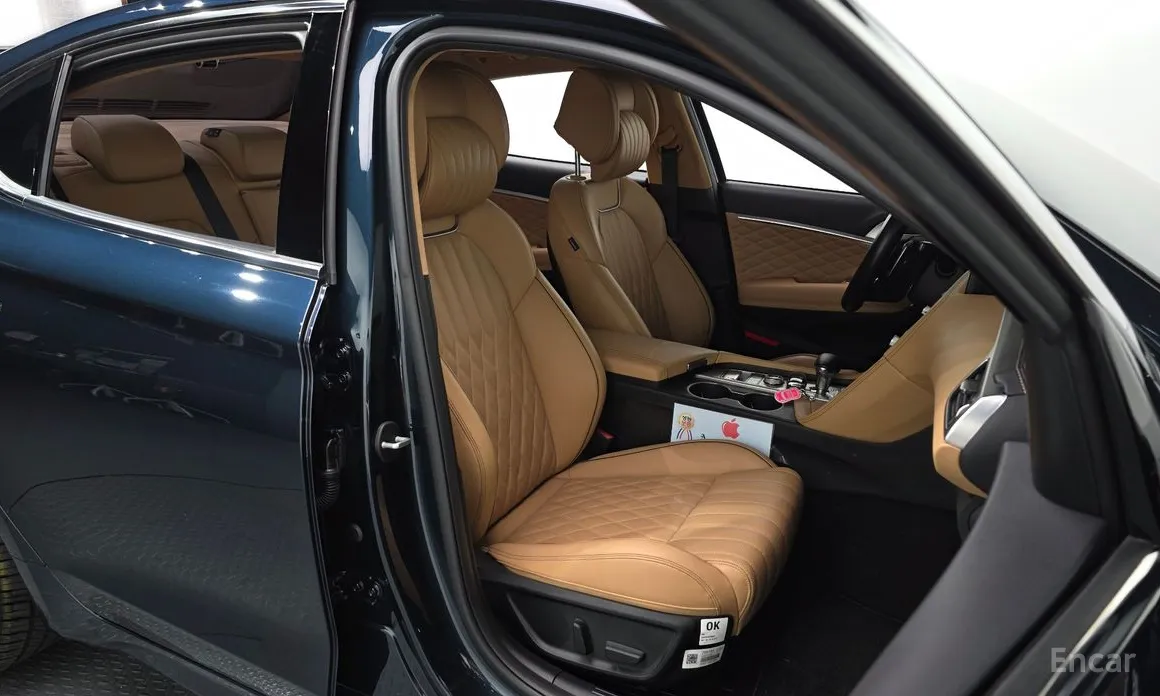 Photo 12 - Genesis G70