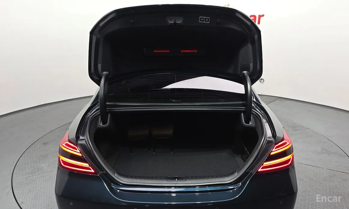 Photo 20 - Genesis G70