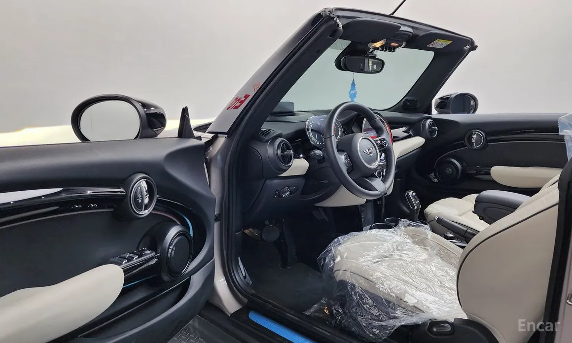 Mini Cooper Convertible 2001 Classic Launch Pack