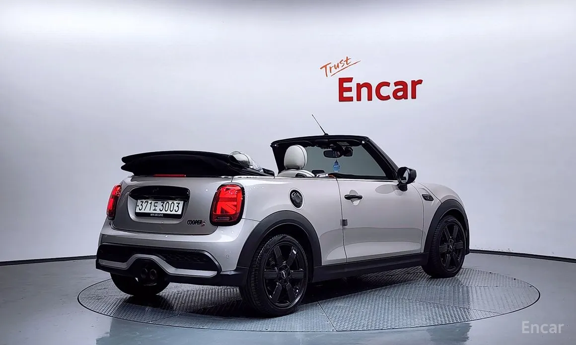 Mini Cooper Convertible 2001 Classic Launch Pack