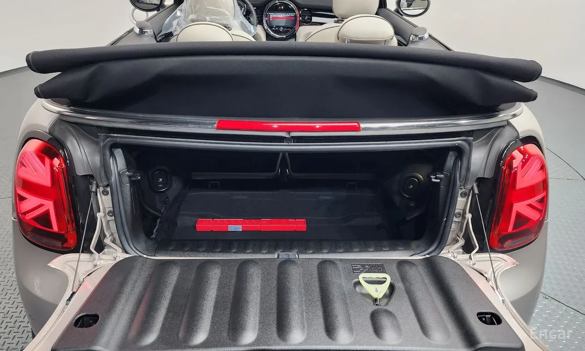 Mini Cooper Convertible 2001 Classic Launch Pack