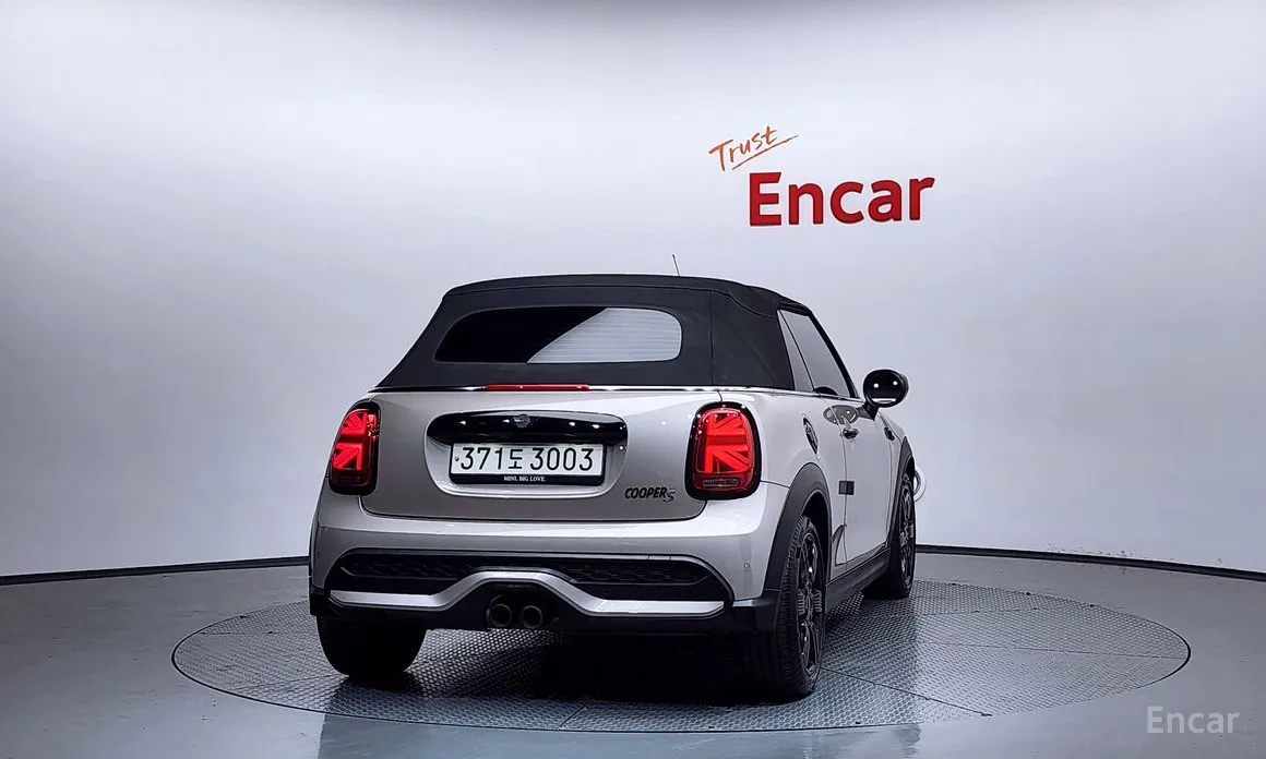 Mini Cooper Convertible 2001 Classic Launch Pack
