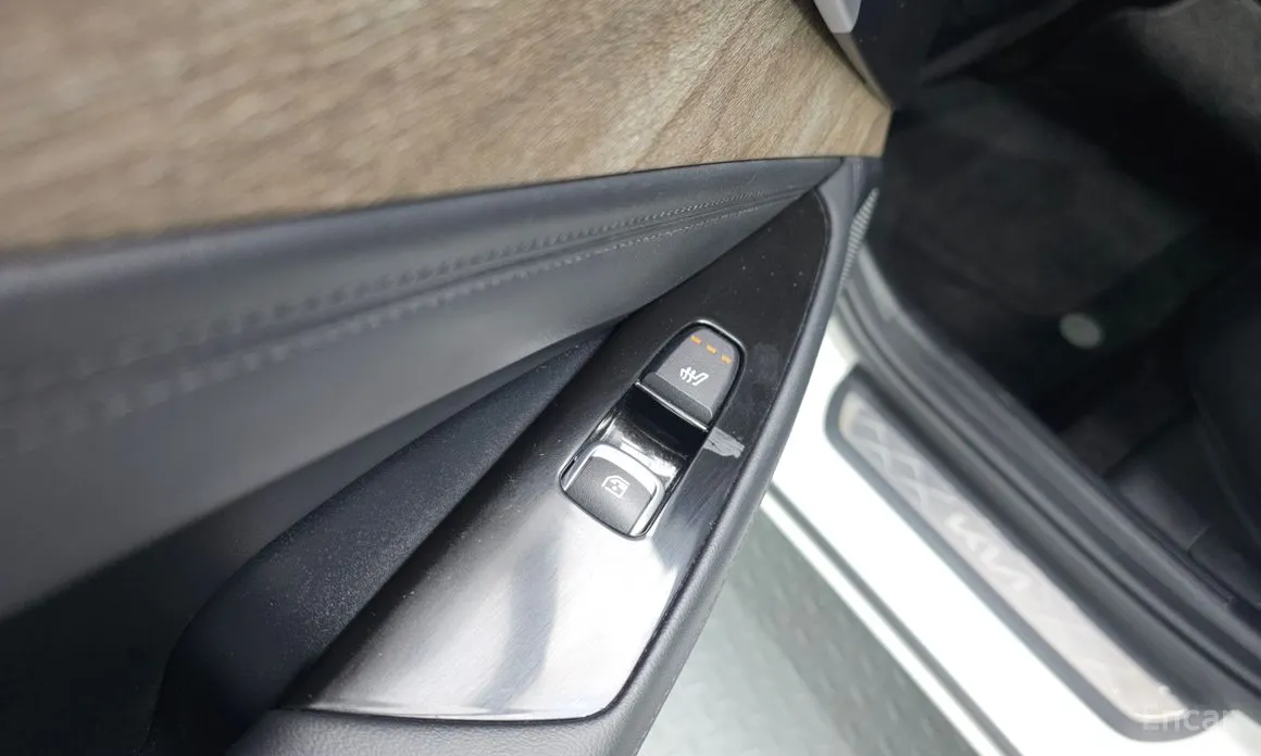 Photo 19 - Kia K8