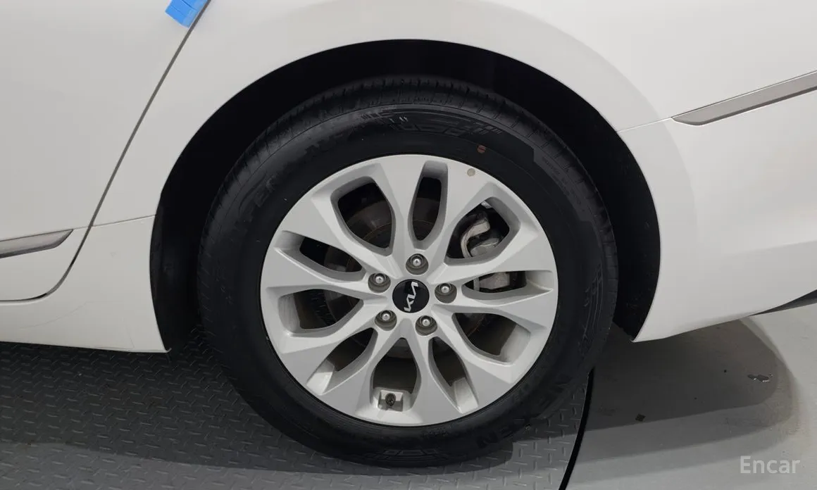 Photo 5 - Kia K8