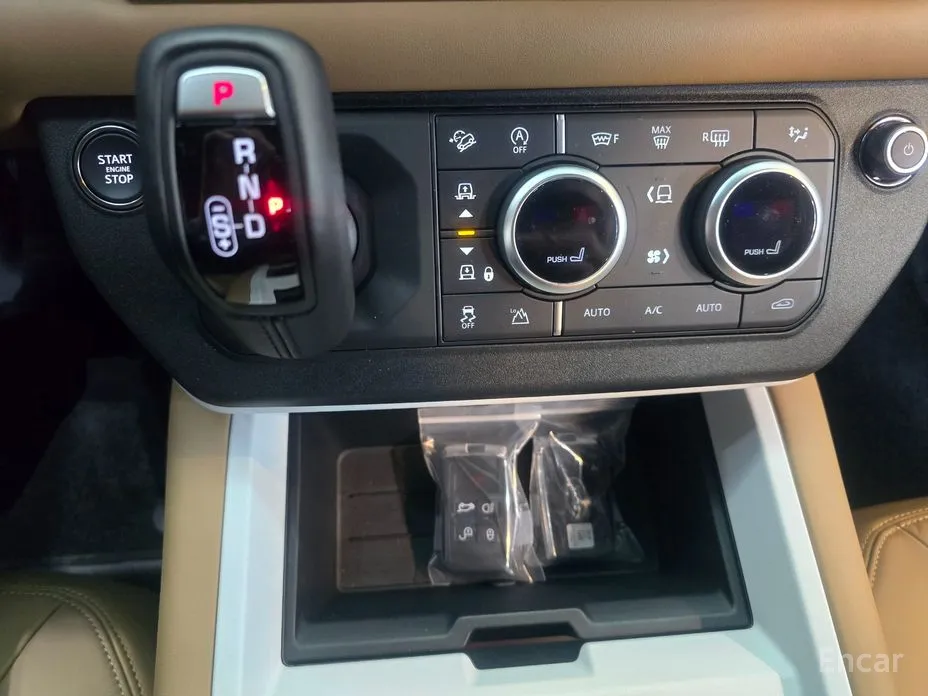 Land Rover Defender 2020 110 P300 X-Dynamic SE