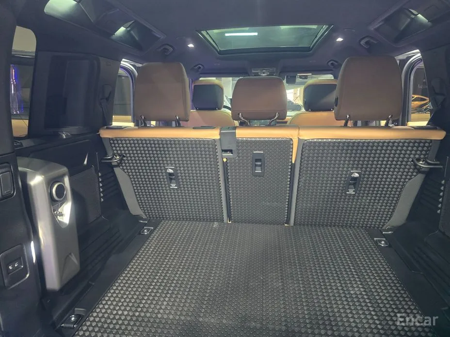 Land Rover Defender 2020 110 P300 X-Dynamic SE