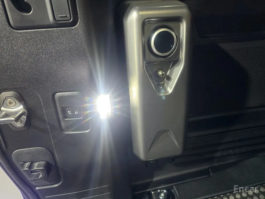 Land Rover Defender 2020 110 P300 X-Dynamic SE