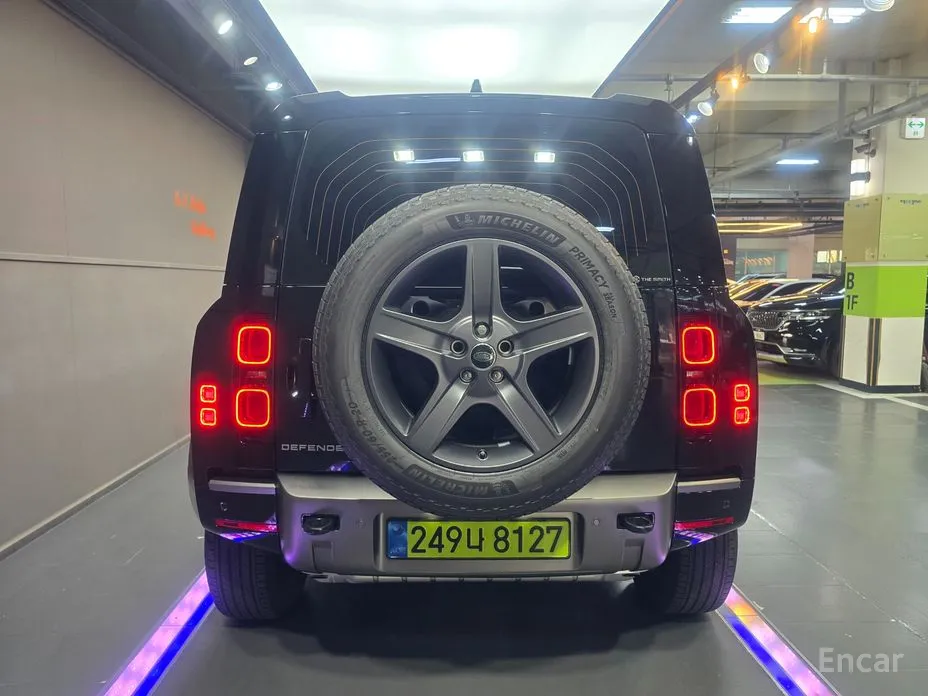 Land Rover Defender 2020 110 P300 X-Dynamic SE