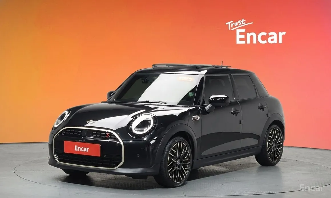 Mini Cooper 2024 5 Door Favoured