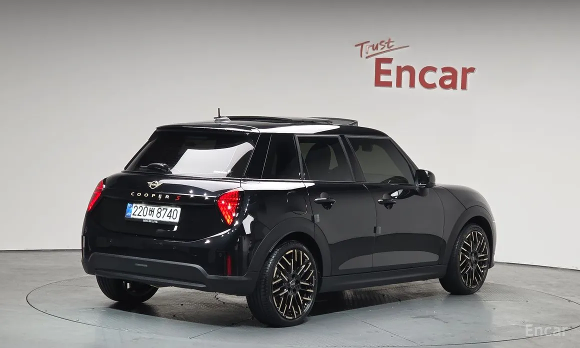 Mini Cooper 2024 5 Door Favoured