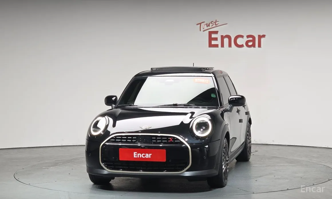 Mini Cooper 2024 5 Door Favoured