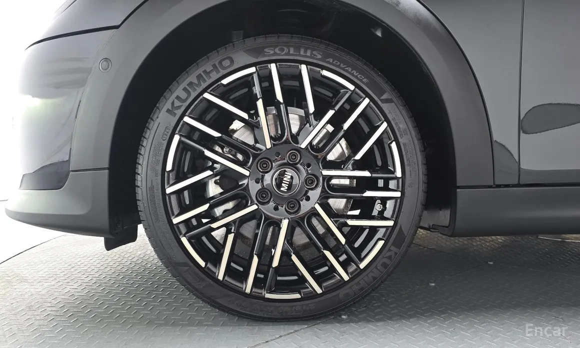 Mini Cooper 2024 5 Door Favoured